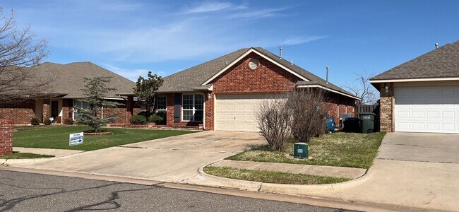 Foto del edificio - Available Now