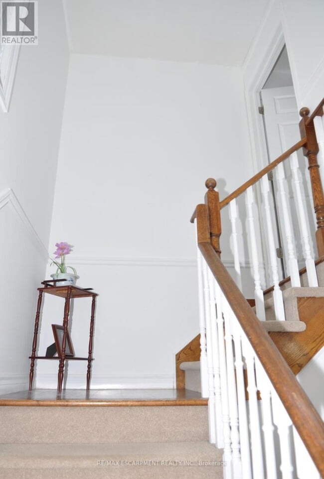 Photo du bâtiment - 52 Arlington Dr