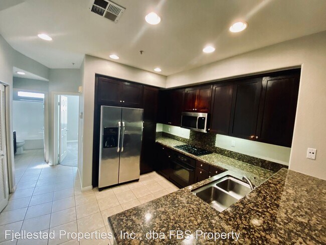 Building Photo - 3 br, 3 bath House - 4655 Central Plaza