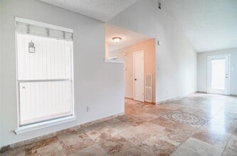 Building Photo - 1403 Valley Landing Dr