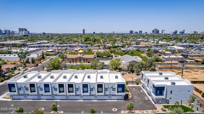 Building Photo - 1642 E Monte Vista Rd