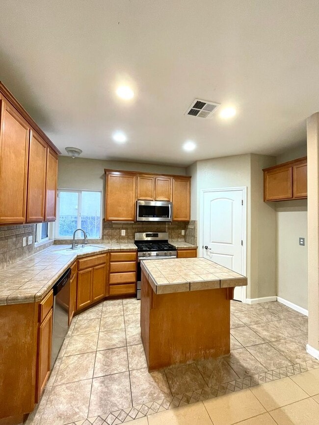 Foto del edificio - Available NOW! Half off 1st months rent