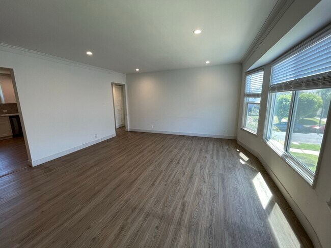 Building Photo - 1201 S Orange Grove Ave