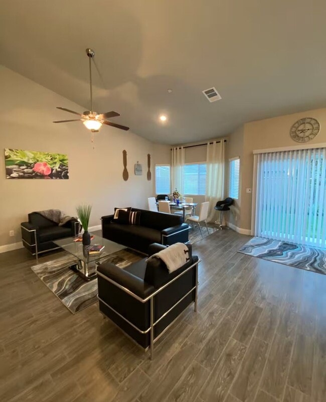 Foto del edificio - Unbelievable find. Fully furnished 2 or 3 Bedroom house in Seventh Standard Road area