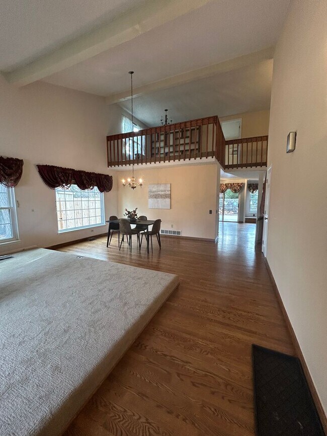 Foto del edificio - 5 BR/3 1/2 BA in the Desirable Meadowglen Community!!