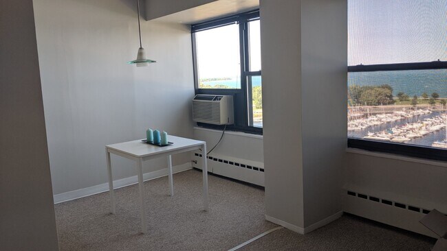 Foto del edificio - 3410 N Lake Shore Dr