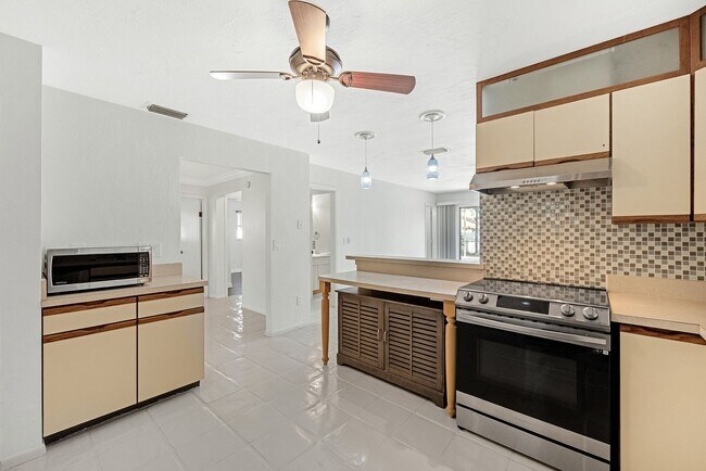Foto del edificio - 539-107 107th Ave N