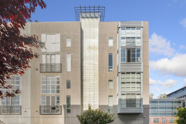 Building Photo - 45 Lucerne St