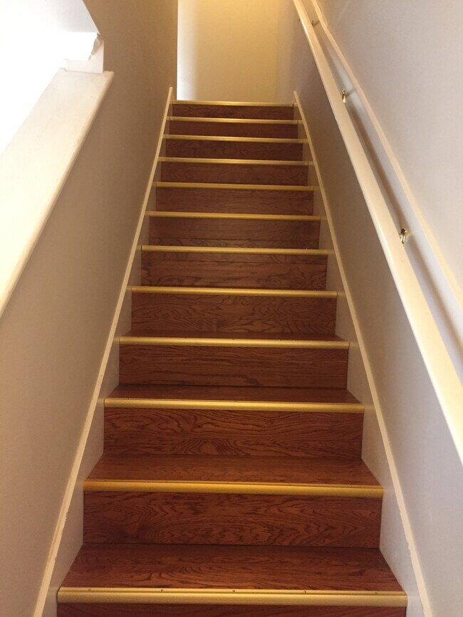 Escalera - 2405 Brightside Dr