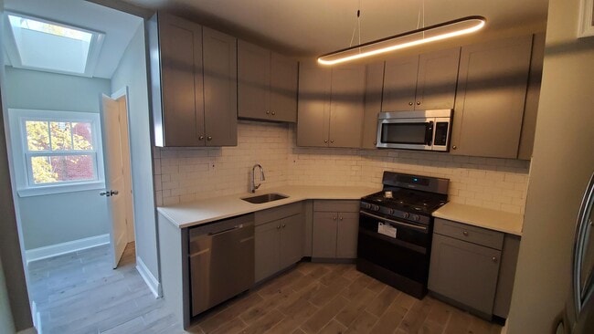 Building Photo - 315 W 30th St