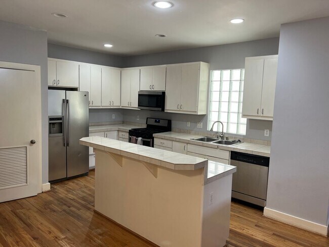 Foto del edificio - 8672 Meadowcroft Dr
