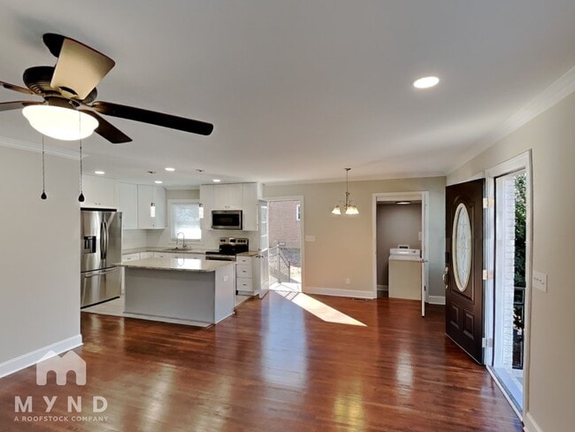 Building Photo - 2408 Dora Dr