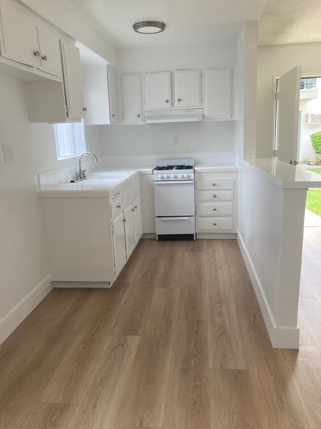 Building Photo - Beachside Apartments