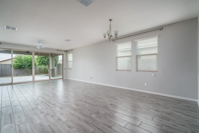 Foto del edificio - CHARMING HOME IN FULTON HOMES ESCALANTE!