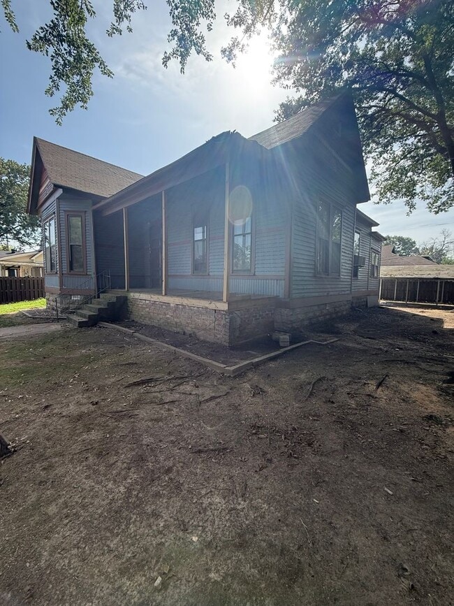 Building Photo - 300 N 17th St