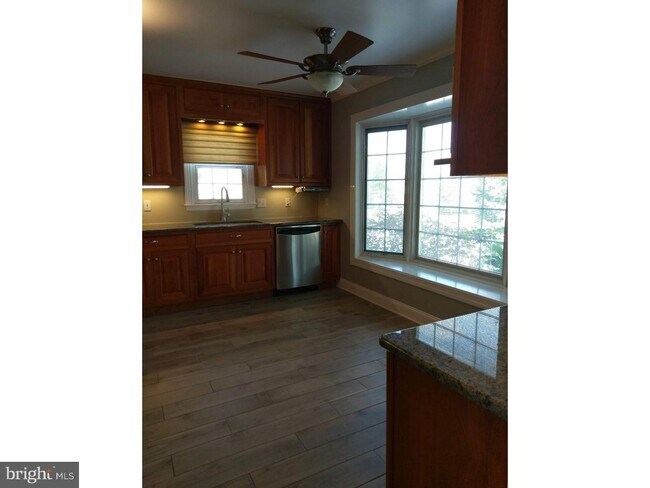 Building Photo - 100 Wooden Carriage Dr