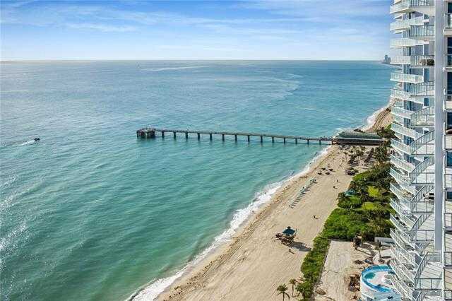 Building Photo - 17121 Collins Ave