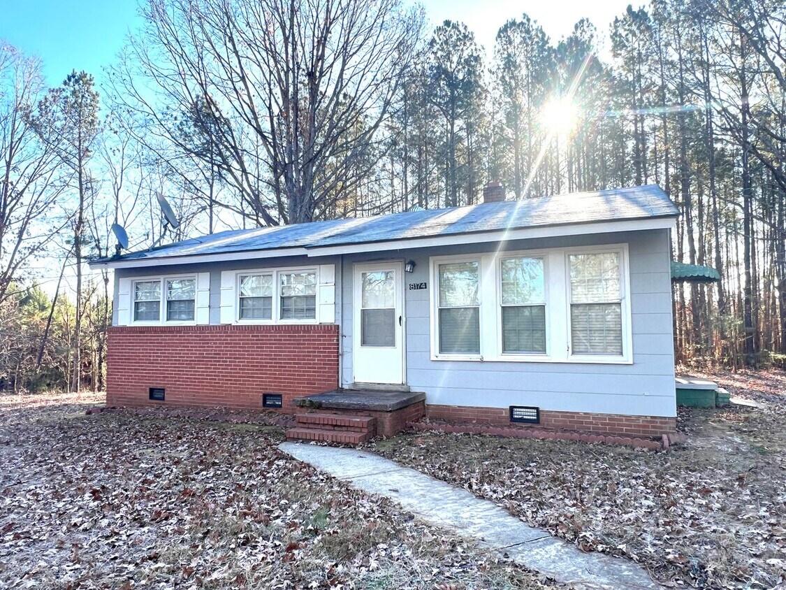 8174 Governor Harrison Pkwy, Brodnax, VA 23920 House Rental in
