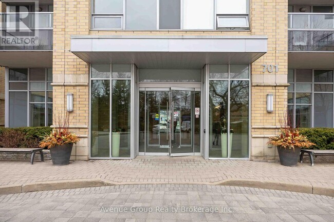 Photo du bâtiment - 701 Sheppard Ave W