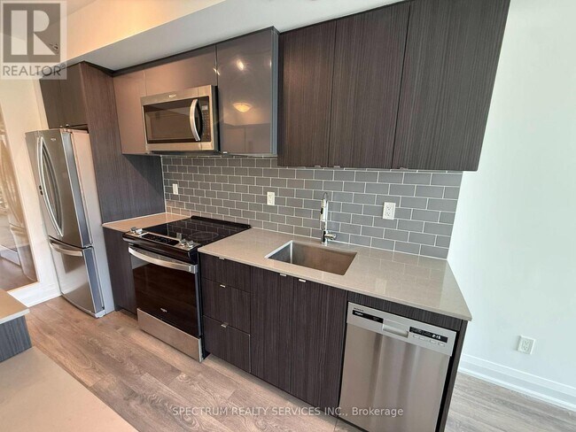 Photo du bâtiment - 1461 Lawrence Ave W