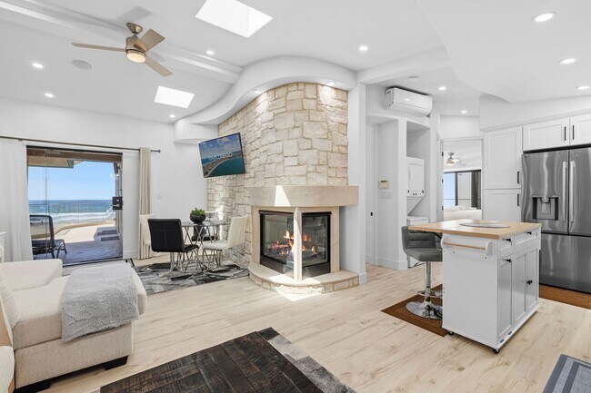 Foto del edificio - 3443 Ocean Front Walk