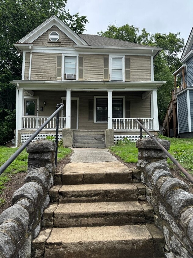 Photo - 1025 Ferdinand Ave SW