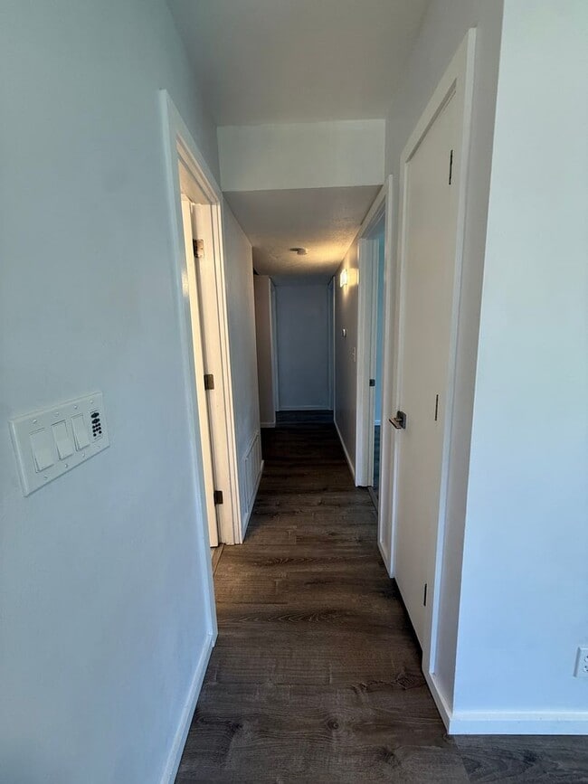 Building Photo - Renovated 4 Bedroom 2 Bathroom