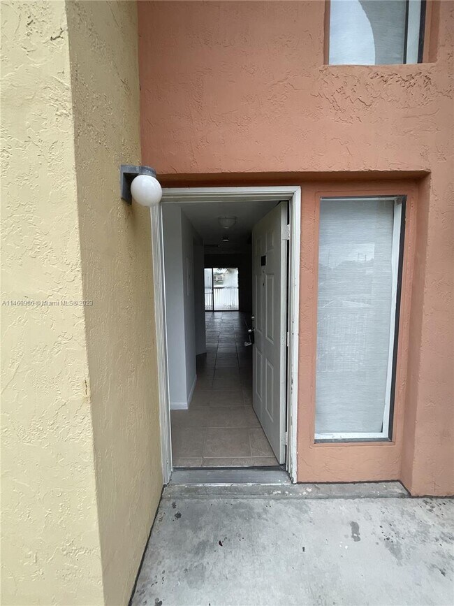 Foto del edificio - 5200 NW 31st Ave
