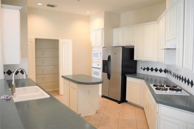 Foto del edificio - 19303 Pinewood Bluff Ln