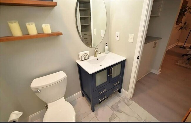 Foto del edificio - 1074 Peachtree Walk NE