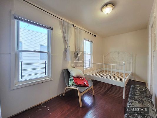 Building Photo - 908 Avenue C