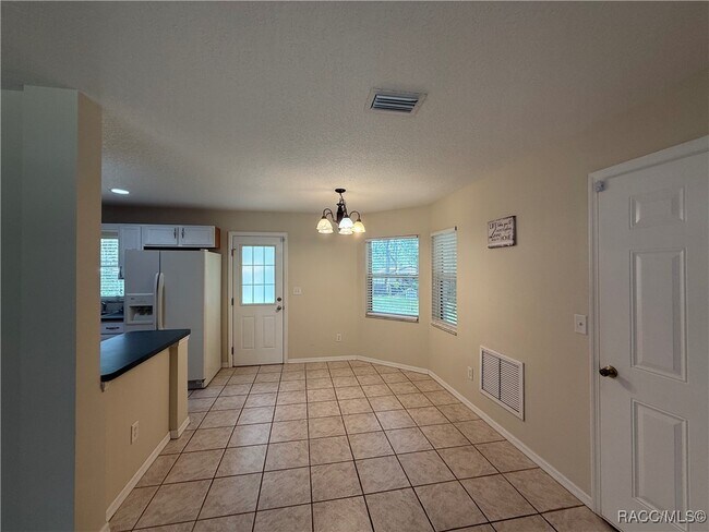 Foto del edificio - 3057 E Catherine Ln