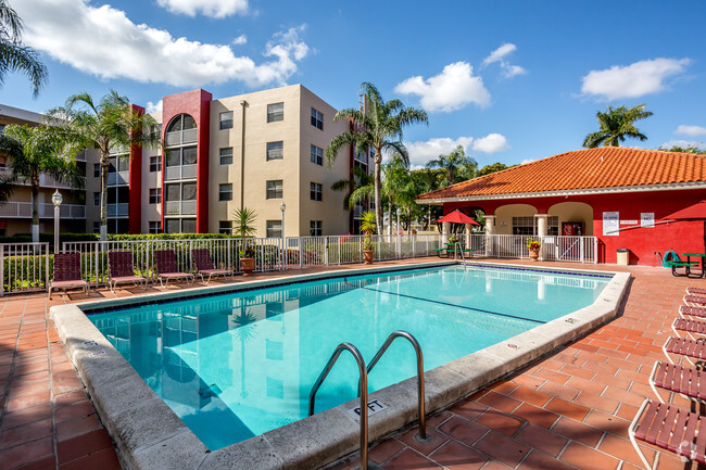 Swimming Pool - Lago Club Apartments