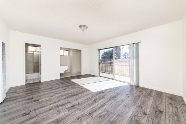 Photo - 410 W Regent St Apartment