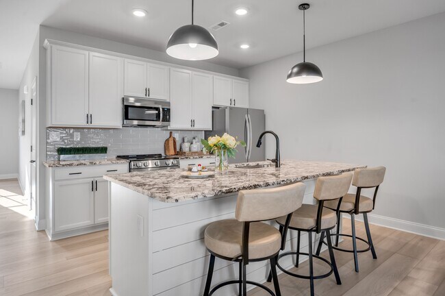Foto del edificio - Bellingham Park Townhomes - IMMEDIATE MOVE IN