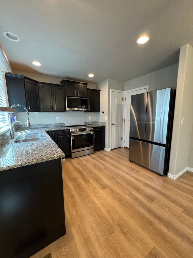 Building Photo - 6802 Galpin Dr