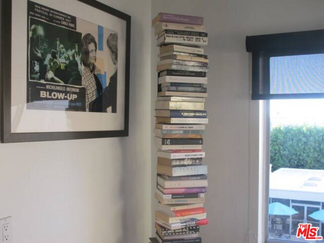 Foto del edificio - 949 N Kings Rd