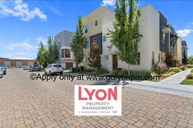 Foto del edificio - Stunning, Modern 2 bed/2.5 bath Condo in U...