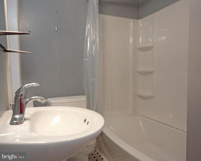 Foto del edificio - 349 Dickinson St