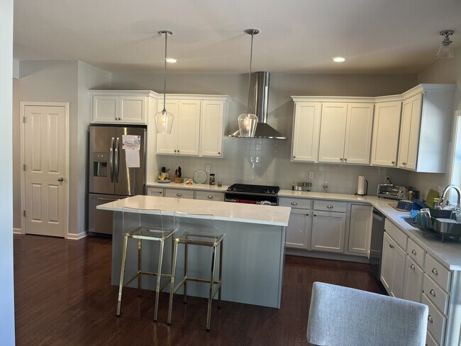 Foto del edificio - 2459 Hilltop Rd