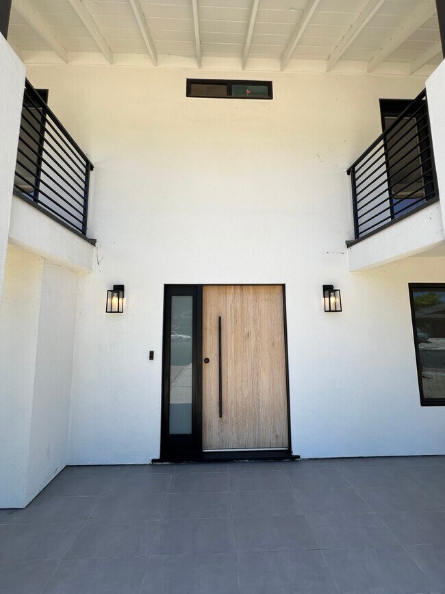 Foto del edificio - 1863 Burleson Ave