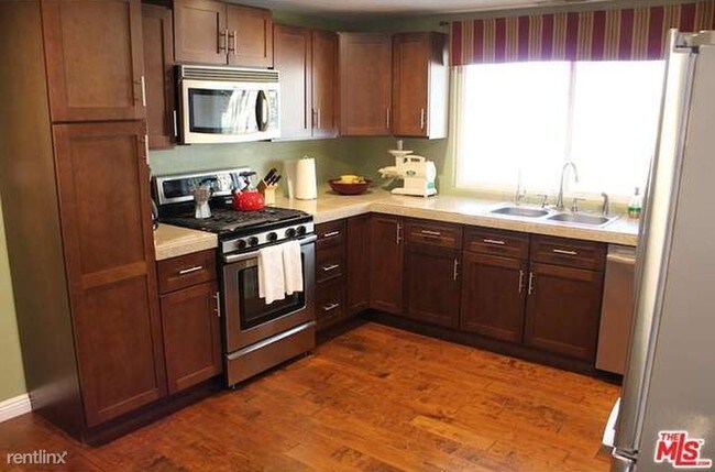 Foto del edificio - 731 W Lomita Ave