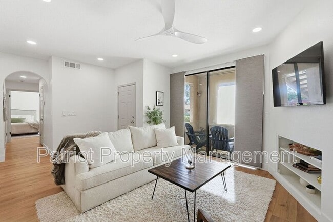 Foto del edificio - 9708-9708 E Vía Linda