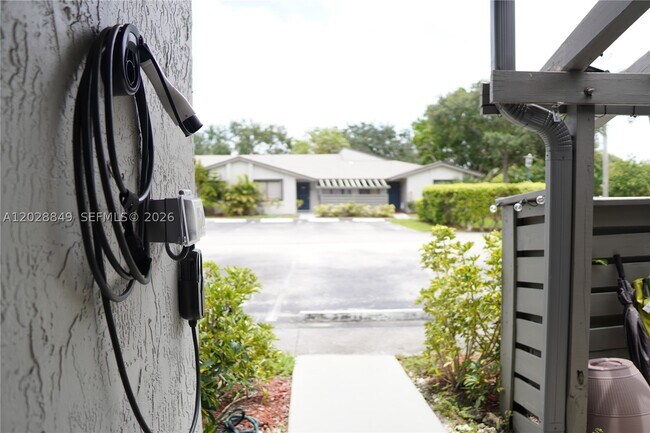Foto del edificio - 453 Lakeview Dr
