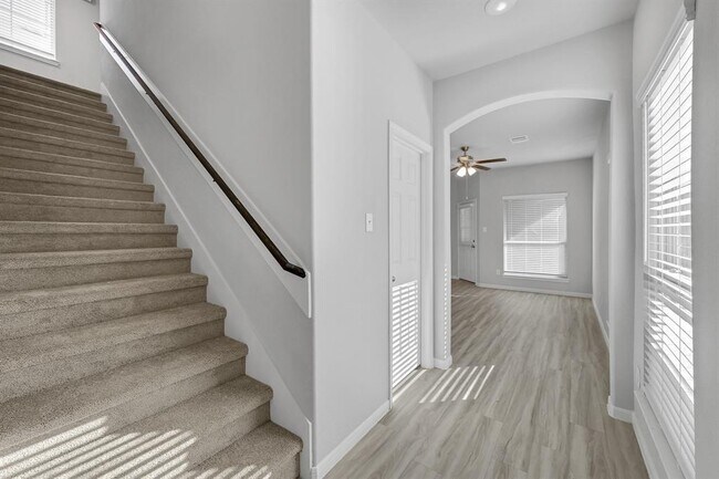 Foto del edificio - 333 Emerald Thicket Ln