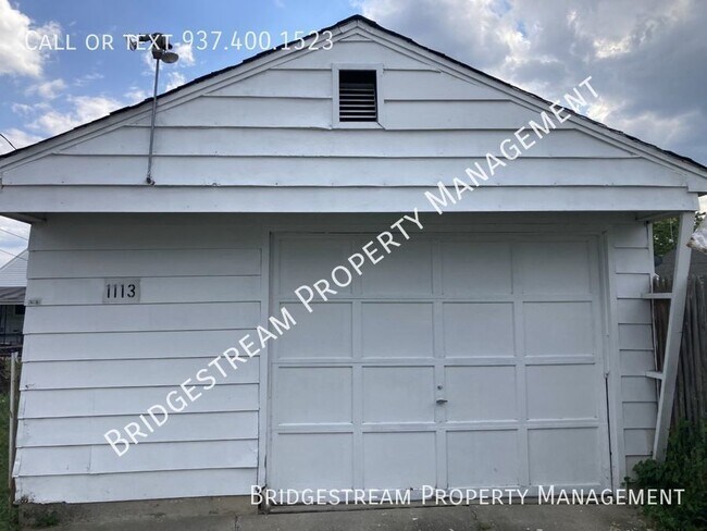 Building Photo - 2 bedroom, 1 bath home with detached 1 car...