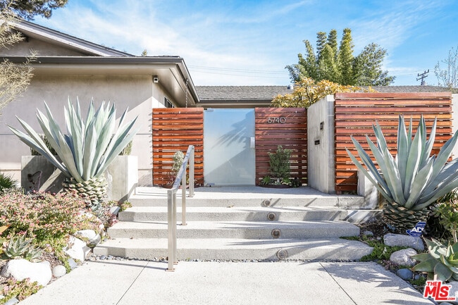 Foto del edificio - 6740 S Garth Ave