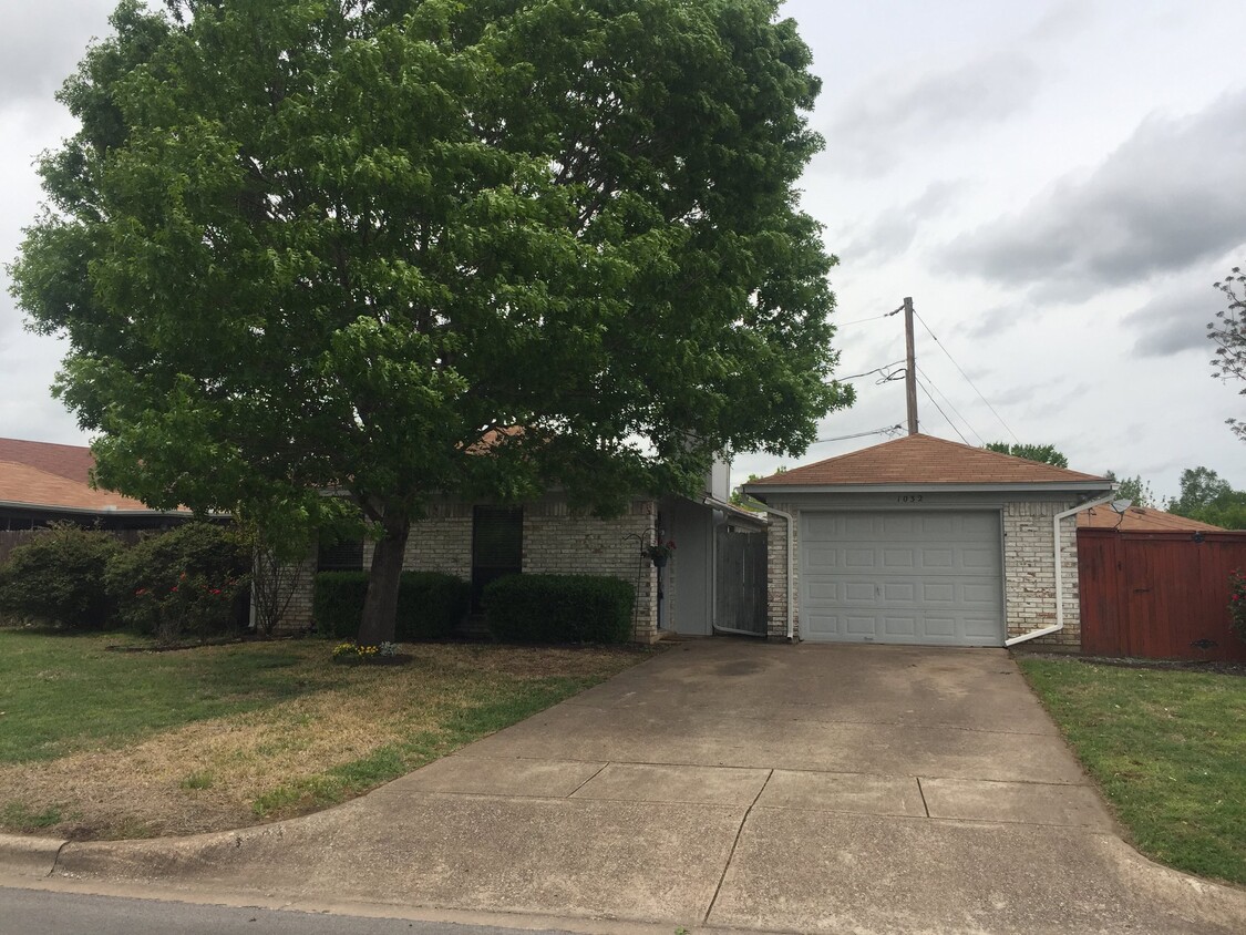 1032 Cottonwood Trail, Benbrook, TX 76126 Townhome Rentals in