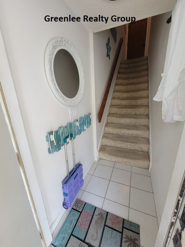 Foto del edificio - 2 bed/1.5 bath 3 story Fully Furnished BEA...