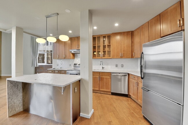 Building Photo - $3,100 - 2 Bed, 2 Bath Lofted Condo in Den...